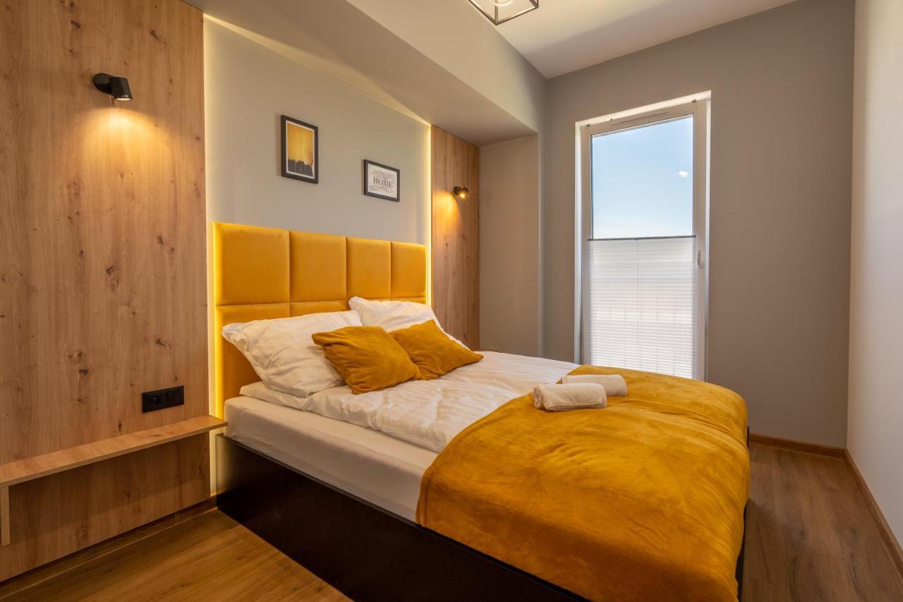 Apartament No82 Yellow Holiday Home Zator Bagian luar foto