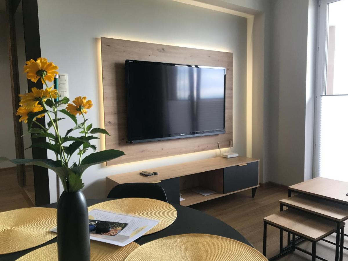 Apartament No82 Yellow Holiday Home Zator Bagian luar foto