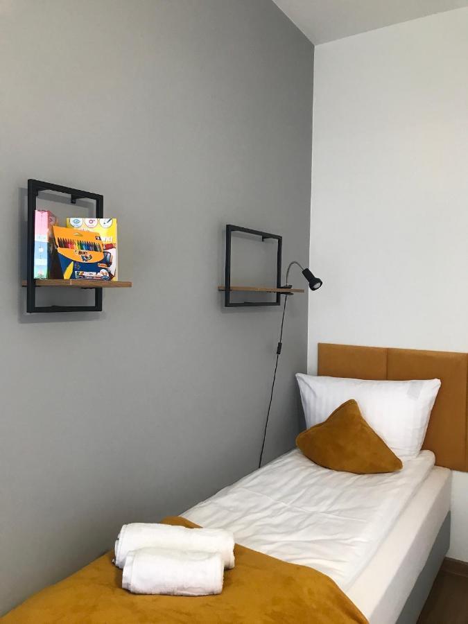 Apartament No82 Yellow Holiday Home Zator Bagian luar foto