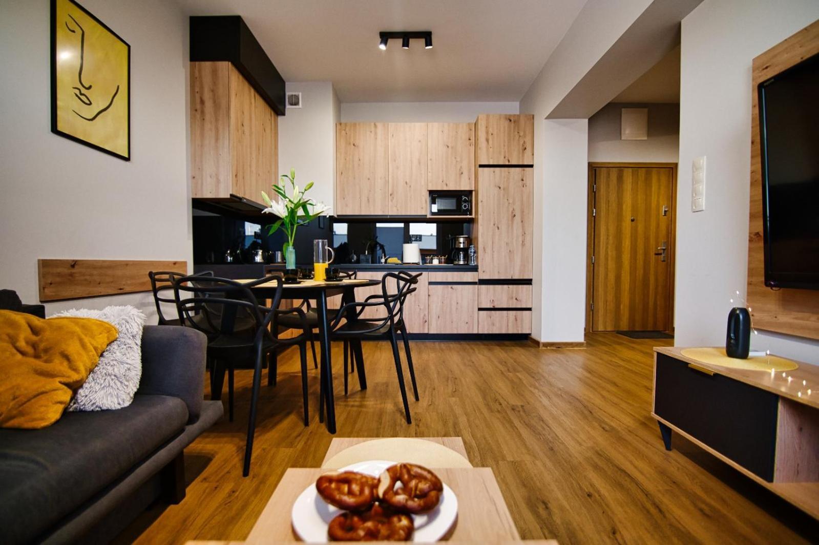 Apartament No82 Yellow Holiday Home Zator Bagian luar foto