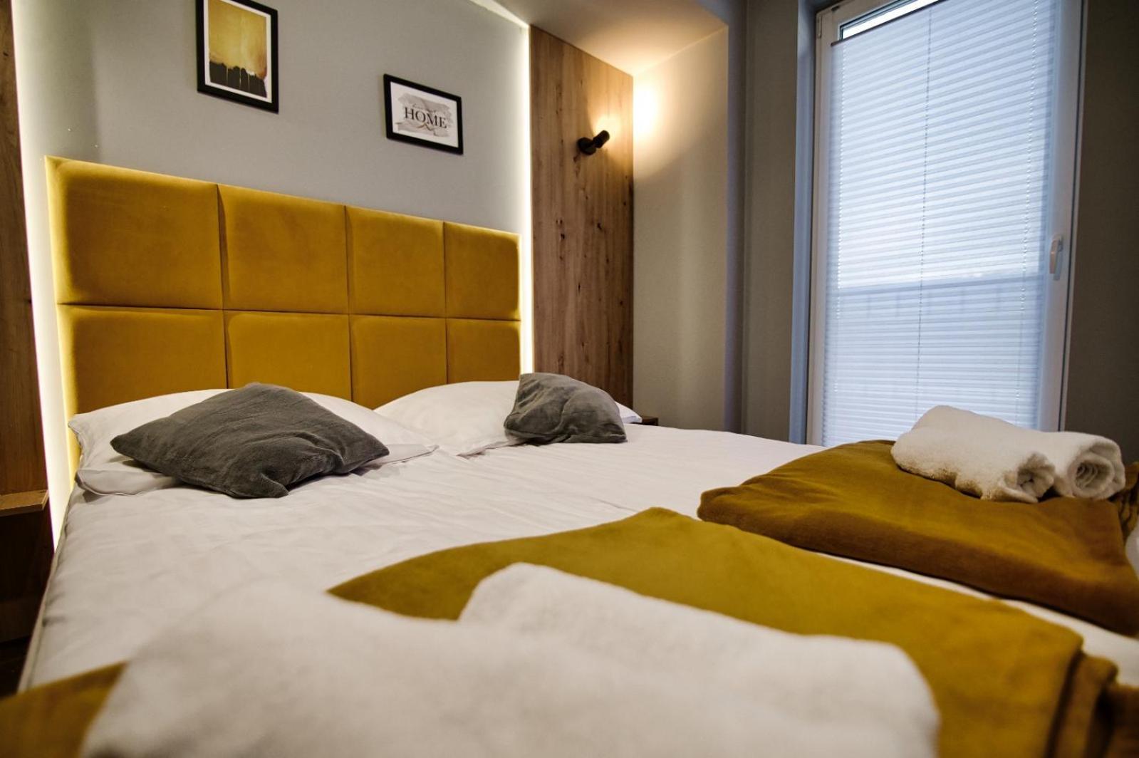 Apartament No82 Yellow Holiday Home Zator Bagian luar foto