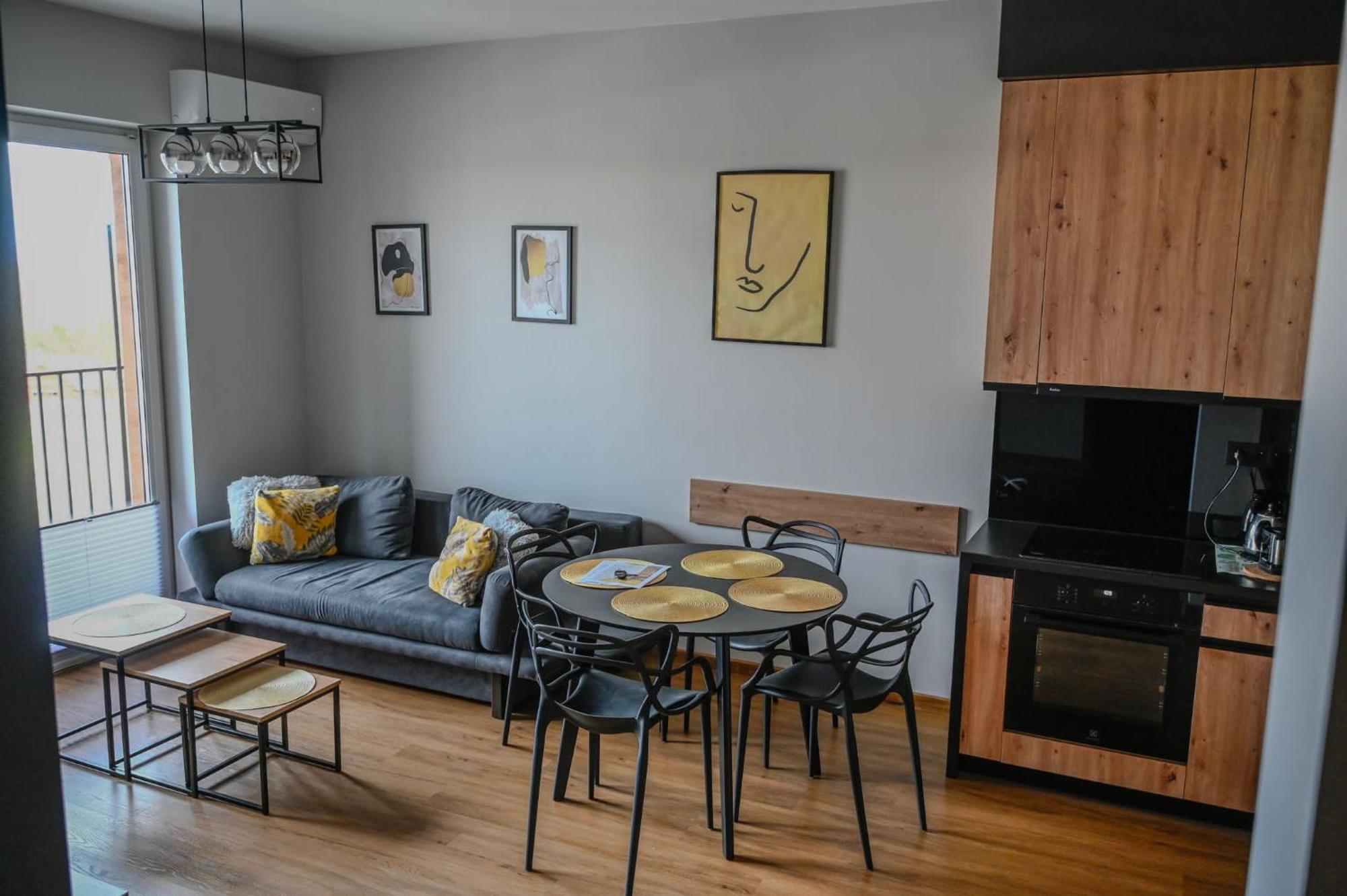 Apartament No82 Yellow Holiday Home Zator Bagian luar foto