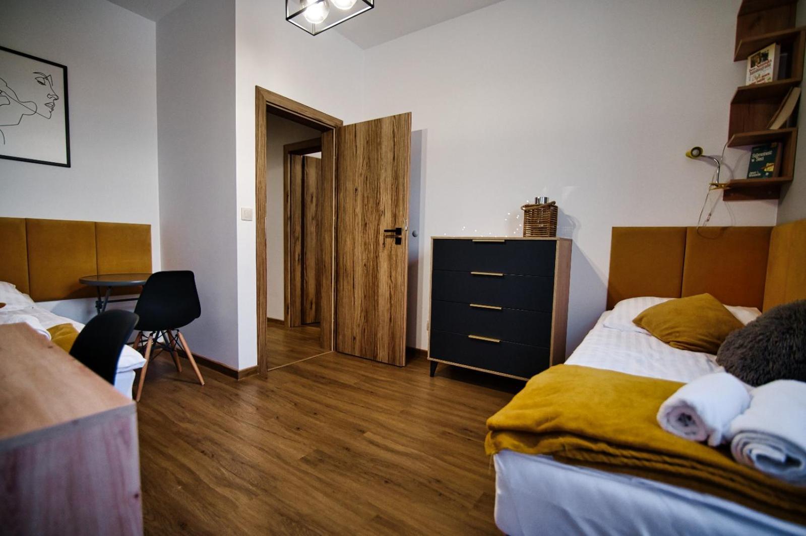 Apartament No82 Yellow Holiday Home Zator Bagian luar foto