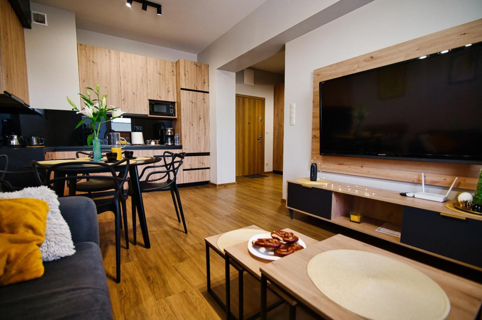 Apartament No82 Yellow Holiday Home Zator Bagian luar foto