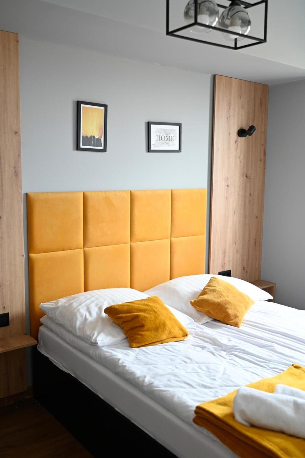 Apartament No82 Yellow Holiday Home Zator Bagian luar foto